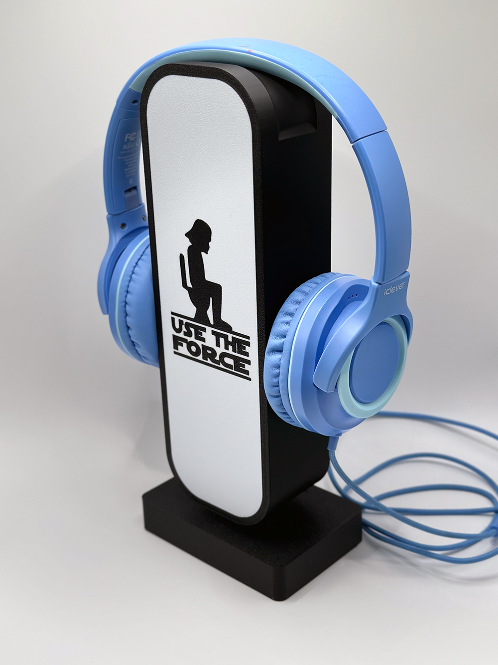 Exclusive headphone stand with "Use the Force" LED lighting